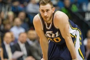 九游-欧超杯赛程吃紧；上海申花冲刺阶段遗憾出局；更衣室稳定；阵容厚度经受考验的简单介绍-九游